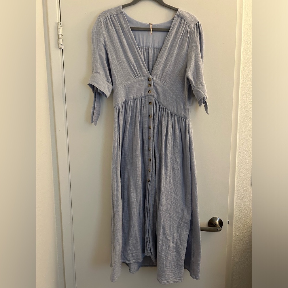 Free People Size Medium Light Blue Button-Front Midi Dress with Tie Sleeves